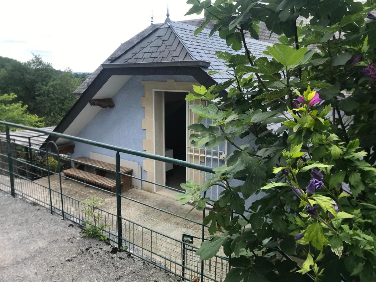 Les Gites De La Maison Bleue D'Estialescq Екстер'єр фото
